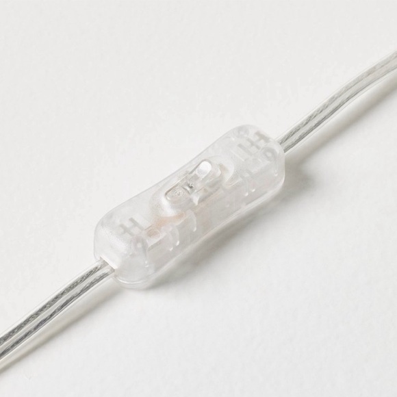 Elegant White and Gold Table Lamp - Picture 4 of 4